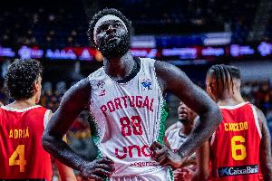 一枝独秀！葡萄牙悍将科塔首节3中3砍7分3板1助1帽 率队取得领先