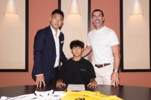 官方：19岁小将刘昊雨加盟加泰二级联赛球队国际巴塞罗那