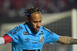 德佩社媒吐槽巴甲人工草皮，内马尔留言力挺：同意