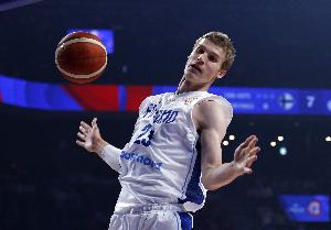 FIBA微波炉！马尔卡宁首节2中2&罚球6中5贡献10分1板1助1断