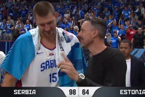 给球队头号球星捧场！掘金老板克伦克现场观看塞尔维亚欧锦赛首战