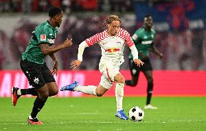 莱比锡官方：允许哈维-西蒙斯暂时离开一线队，以便进行合同谈判