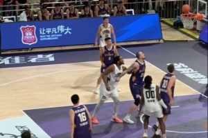 行云流水！香港金牛克罗斯各种内线强打 拿下10分3板5助