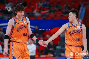 内外都兵强马壮！上海男篮阵容：王哲林张镇麟洛夫顿古德温领衔