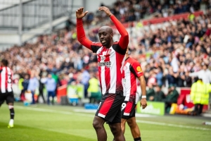 天空：纽卡仍在转会市场上寻找另一名前锋，拉尔森和维萨都有可能