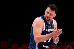 尽力局！东契奇屡遭包夹稳定输出 18罚17中空砍34分4板9助5断2帽