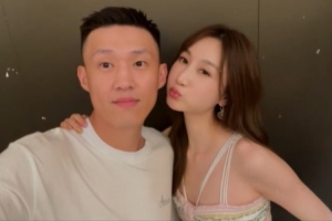 周鹏晒与妻子的甜蜜视频：天涯海角 朝朝暮暮 有你就好