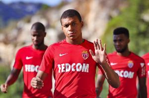 将战旧主，姆巴佩摩纳哥时光：单赛季46场28球，带队打破巴黎垄断