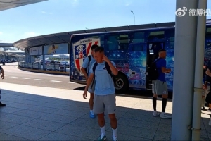 记者：吴曦、李可、谢鹏飞随申花出征武汉，路易斯未随队