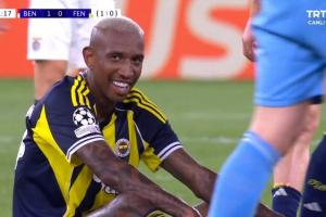 频频犯错！塔利斯卡土超补时失点，欧冠附加赛2分钟内吃到2黄离场