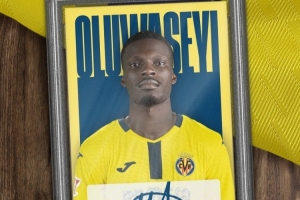 官方：黄潜签下明尼苏达联中锋奥卢瓦塞伊，签五年合同