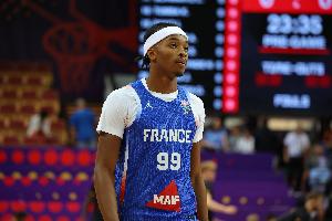 活力十足！库利巴利11中5砍全队最高12分7板外加1断2帽 正负值+14