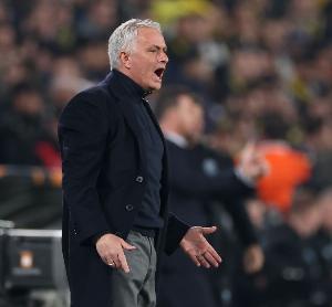 带不动？费内巴切是穆帅首个执教完整赛季，没进决赛也没夺冠的队