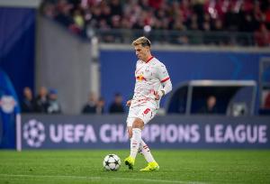 记者：那不勒斯租借埃尔马斯交易完成，选择买断费1650万欧