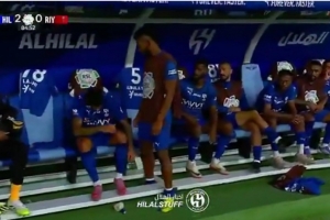 沙特媒体：坎塞洛被换下后非常不满，被旁边的摄像机拍了下来