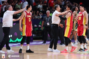 篮协主席：郭士强带领的团队简单单纯纯粹 球员场上场下亲如家人