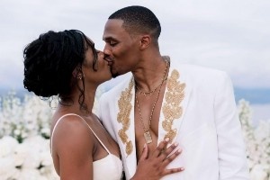 威少晒与妻子结婚照：为10周年干杯！祝愿我们度过更多周年纪念日