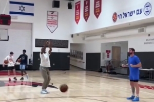 53投48中&命中率90.6%！美媒晒马克西训练远距离三分的视频