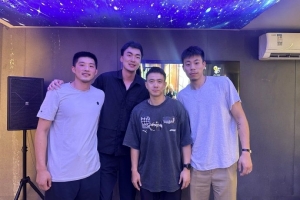 赵继伟晒与张镇麟&刘雁宇&赵率舟等合照：珍惜眼前 祝健康&顺利