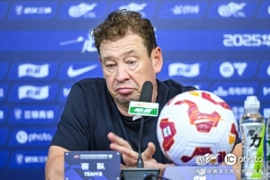 斯卢茨基：今天让对手反击打入一球，这样的结果让我们非常痛心