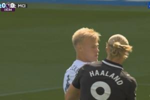 哈兰德单刀“回传”门将！随后回头和跟防的范赫克顶牛