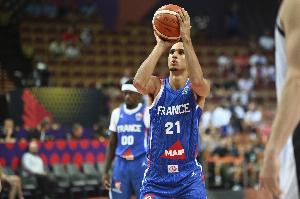 外线开火！里萨谢12分钟三分7中4贡献12分 正负值+8