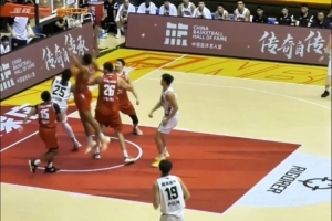 制霸禁区！香港金牛卡尔顿统治内线 以超八成命中率轰19分10板！