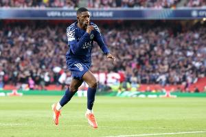 登贝莱：我因身体不适被换下&将接受核磁共振检查 我认为问题不大