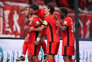 足球报：海港在人员储备上并不充裕，想要卫冕中超冠军着实艰难