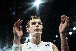 主场作战如鱼得水！马尔卡宁31分钟16中8 再砍26分13板3助3断