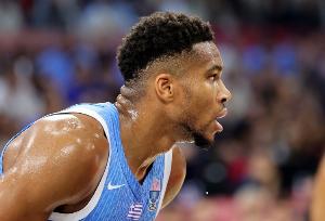 不可阻挡！字母哥半场7中6高效砍下16分6板3助2断 正负值+20