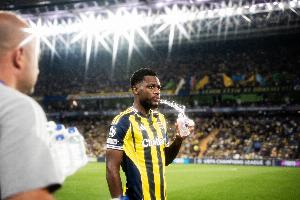 记者：杜兰因身体不适接受了核磁检查，结果将在短时间内公布