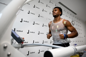 ‍♂️尤文官方晒奥蓬达体检照，超4000万欧新援即将加盟