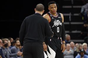 卢：威少从来不迟到每天都全力以赴 这就是为什么这么多人爱他