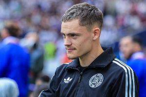 记者：维尔茨在德国队恢复了训练，此前对阿森纳抽筋被换下