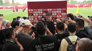 赛前一天训练直击，徐彬、李昊接受媒体采访。