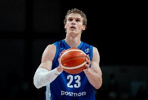 难救主！马尔卡宁17中6拿到19分11板6助1断1帽 罚球8中6