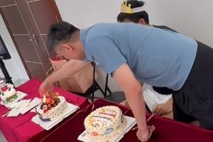 为弟子点蜡烛！杜锋社媒晒为焦泊乔庆生视频：祝小焦同学生日快乐