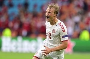 记者：安德莱赫特27岁前锋多尔贝里接受阿贾克斯体检