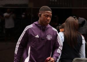 邮报：梅努未能如愿外租离开曼联，有6家俱乐部都对他感兴趣