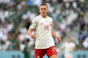 莱万重新担任波兰队长，前队长泽林斯基父亲：我儿子处境相当尴尬