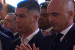 ️葡萄牙众将出席若塔追悼会：C罗献欧国联奖杯&慰问若塔父亲