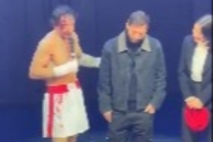 阿媒：梅西现场观看好友话剧演出，受到观众热烈欢迎&引发轰动