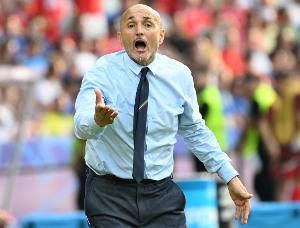 记者：费内巴切联系斯帕莱蒂和澳波，询问他们的执教条件