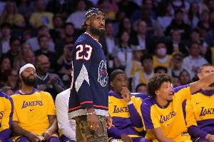 Skip：詹姆斯不再能掌控出场时间 珍妮&佩林卡给雷迪克下了命令