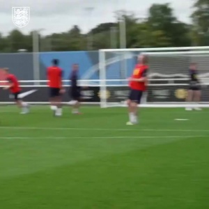 脚感找回来了？拉什福德在英格兰队训练中不停球射门打入死角