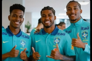 入选本期巴西队，切尔西社媒晒若昂-佩德罗等三人合照