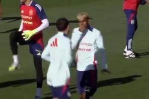 天天念叨亚马尔和国家队队友讨论点球，奥亚萨瓦尔：得了吧！