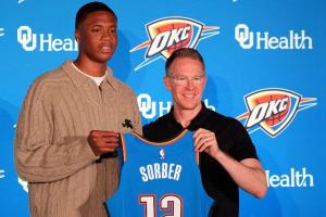 惨烈！官方：雷霆15号秀索伯遭遇右膝前十字韧带撕裂 新赛季报销