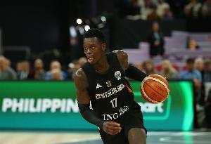 表现全面！施罗德首节4中2拿到4分2板2助 正负值+3